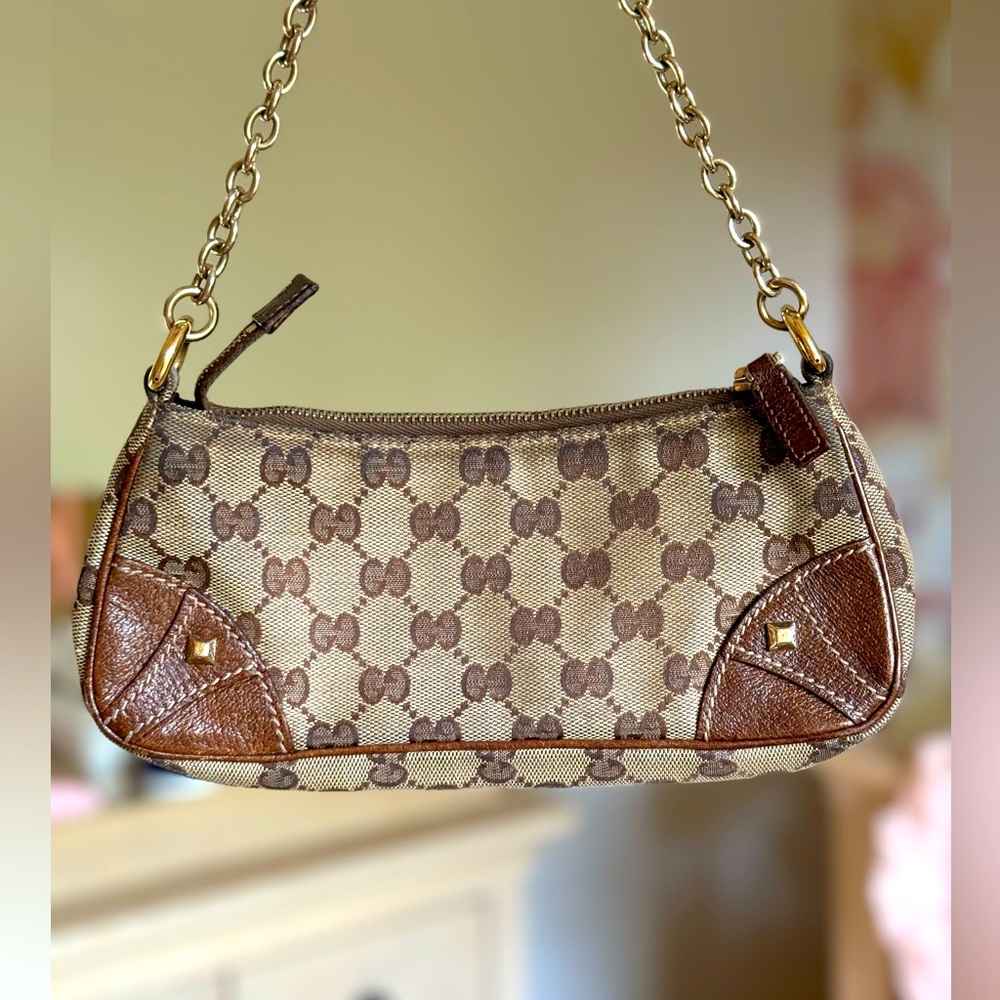 Gucci shoulder bag with chain handle